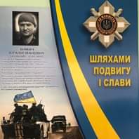 На зображенні може бути: 3 людини та текст